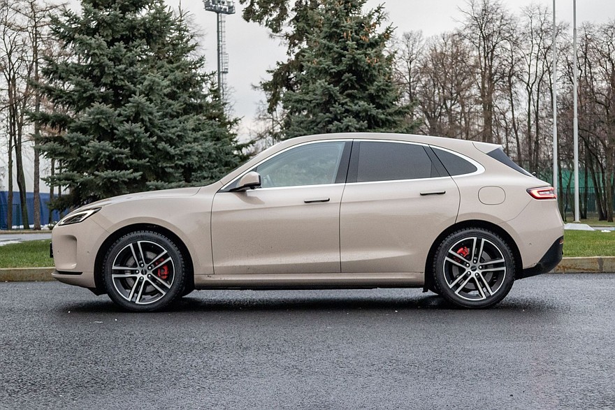 Выбираем кроссовер для дальних поездок: батарея, зарядка и запас хода от 1000 км