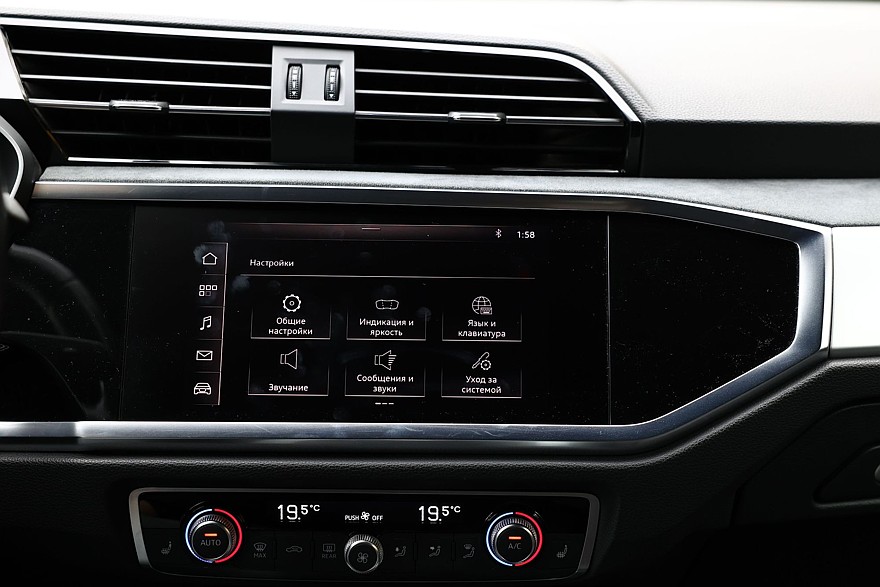 Красное знамя против четырёх колец: сравнительный тест Hongqi HS3 и Audi Q3