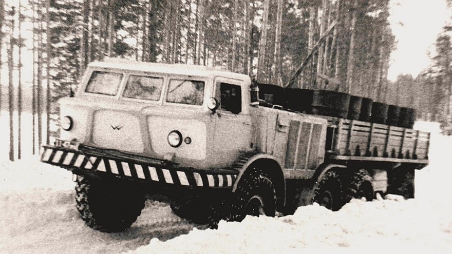 Грузовик ЗИЛ-135ЛМ московской сборки с деревянным кузовом (из архива СКБ ЗИЛ)