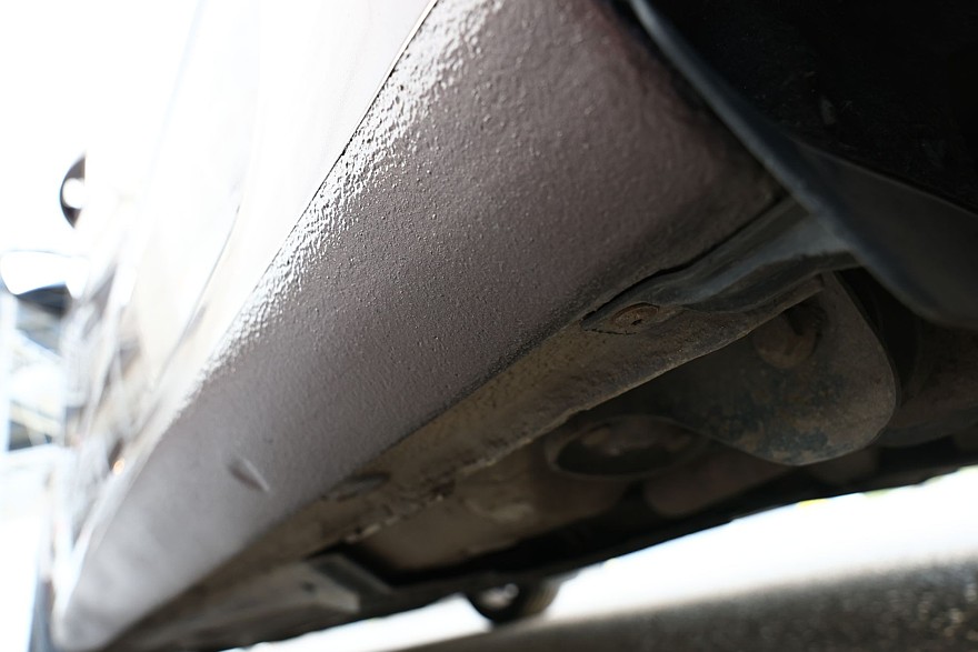 Skoda Octavia A7 с пробегом: ржавые пороги, дыры в дверях и комфортный салон из пластика