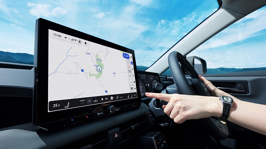 На фото: салон нового Toyota RAV4 Z