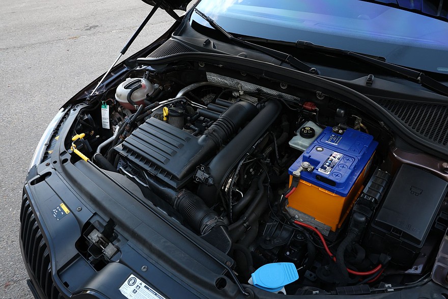 Skoda Octavia A7 с пробегом: ржавые пороги, дыры в дверях и комфортный салон из пластика