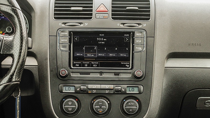 Volkswagen Golf GTI дисплей