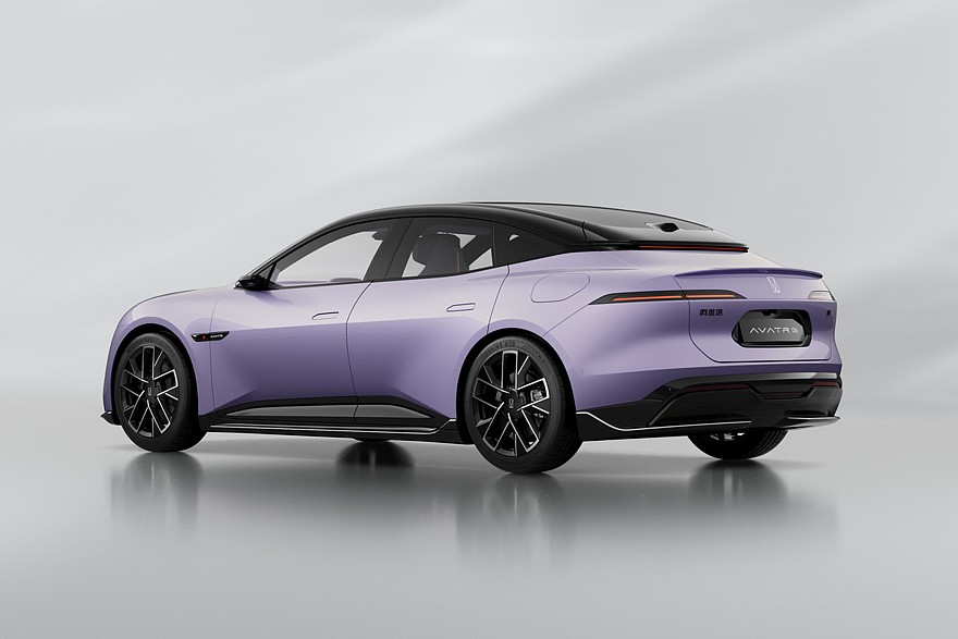 Седан Avatr 06