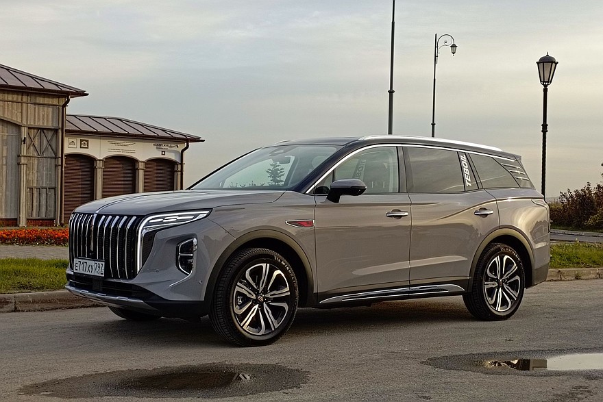 Крылатые габариты, немного эвкалипта и сила пользовательских настроек: тест-драйв Hongqi HS7