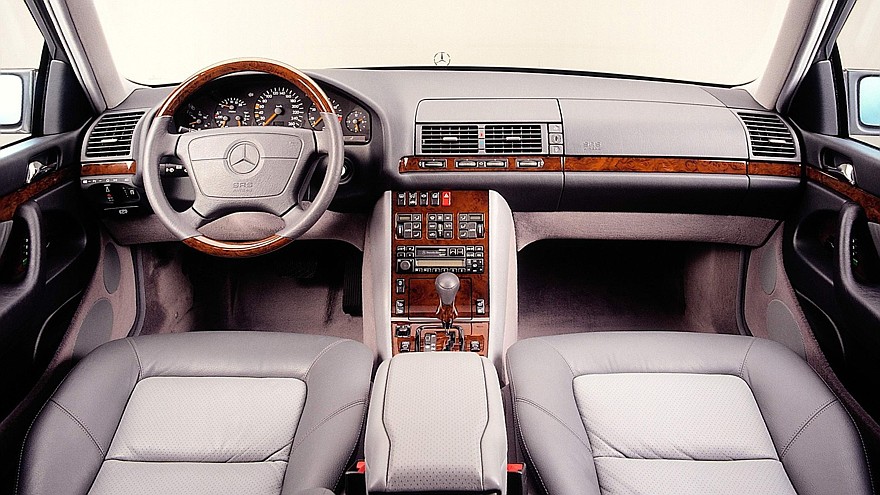 На фото: Mercedes-Benz S-Class Limousine (W140) '1991–98