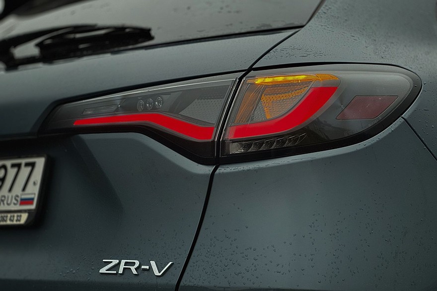 Японский минимализм с европейским лицом: тест-драйв Honda ZR-V