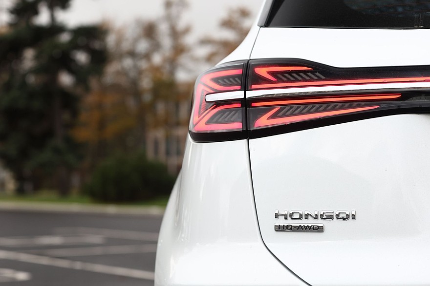 Больше не компромисс: необычный тест-драйв Hongqi HS5