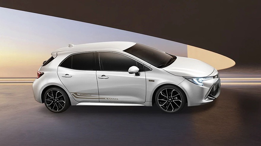 На фото: хэтчбек Toyota Corolla Sport the 60th