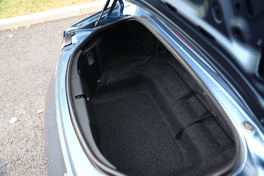 Задний привод, полтора литра и DVD-проигрыватель: опыт владения Mazda Roadster IV (ND)