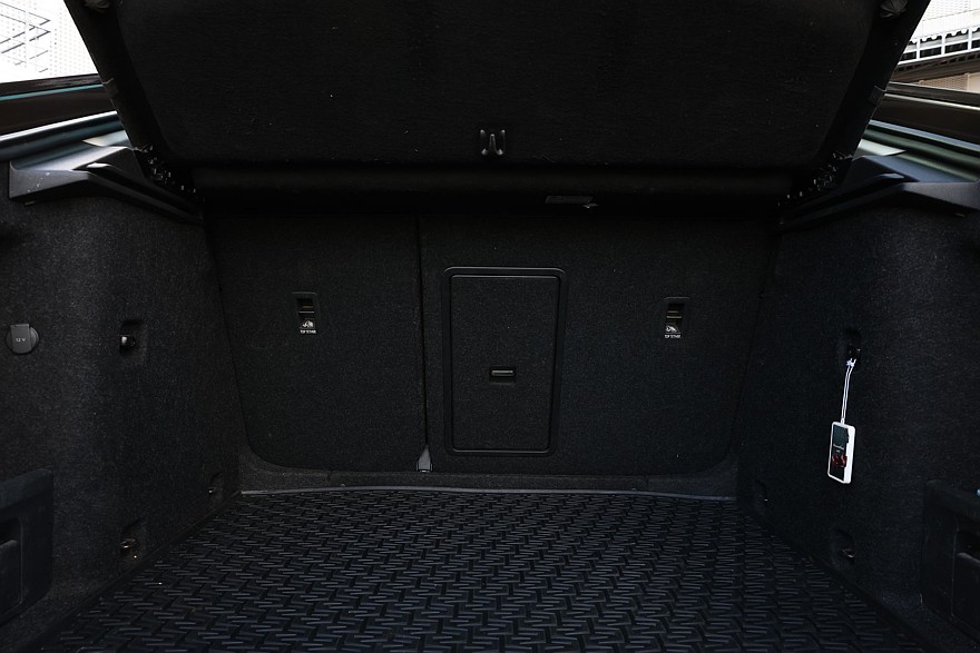 Skoda Octavia A7 с пробегом: ржавые пороги, дыры в дверях и комфортный салон из пластика