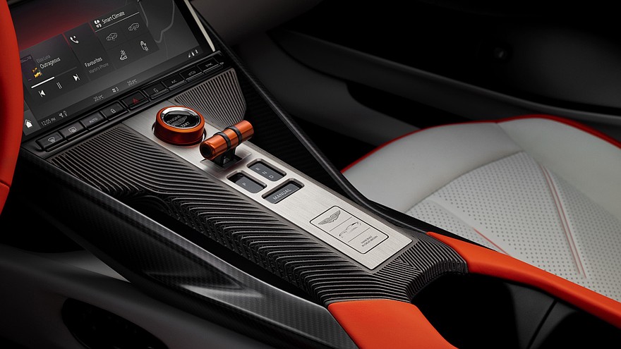 На фото: салон Aston Martin Valen