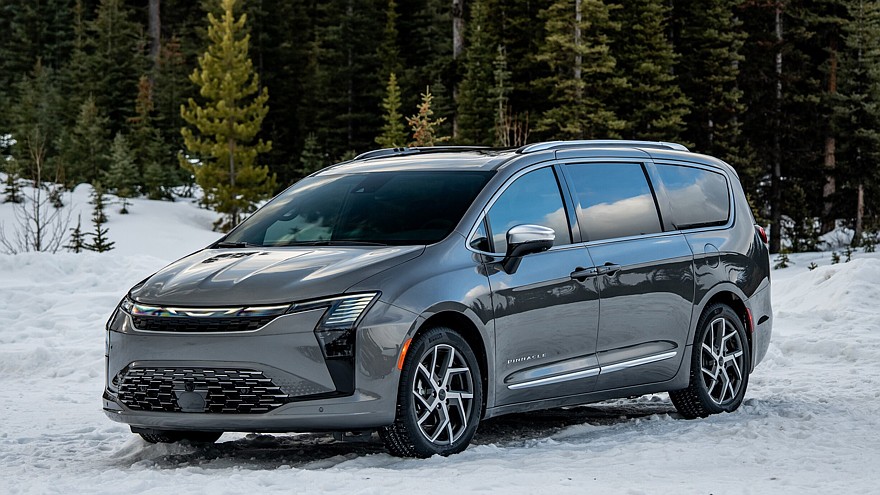 Обновлённый минивэн Chrysler Pacifica