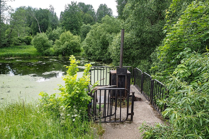 По Волоколамскому шоссе: первая ГЭС, две усадьбы и «штурмгешутц»