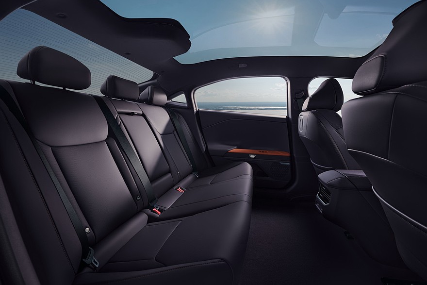 Серийный седан Hyundai Ioniq V