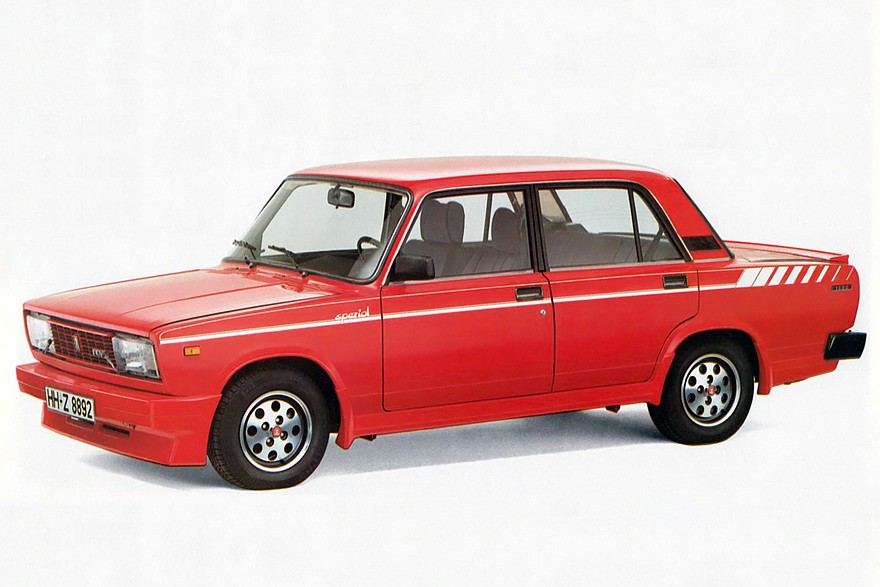 Lada Nova Spezial отличалась аэродинамической формой оригинального переднего бампера с развитым спойлером