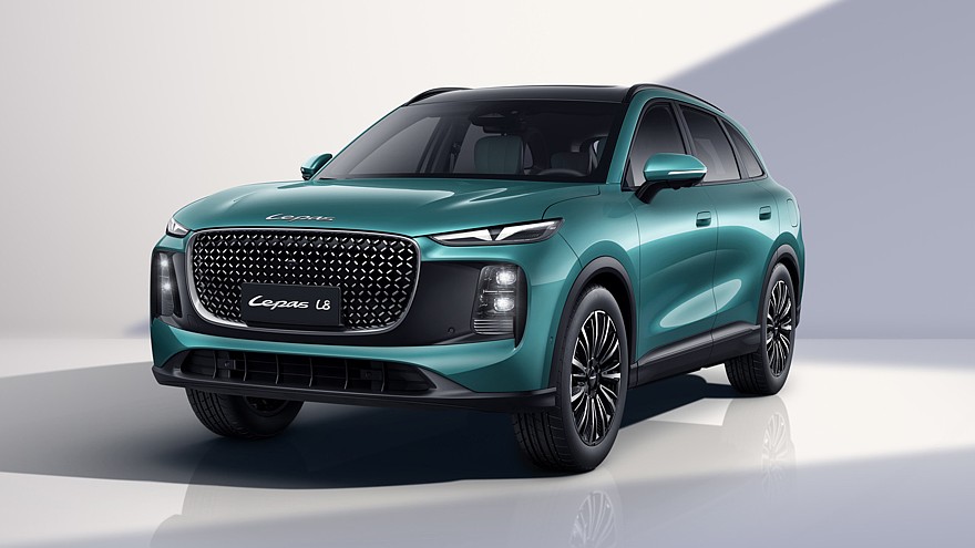 На фото: кроссовер Lepas L8