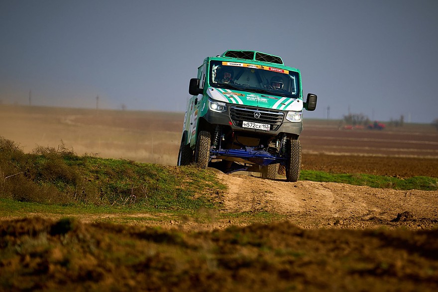 Навигационные ловушки и скоростной пролог: в Калмыкии стартовала баха «Великая степь»