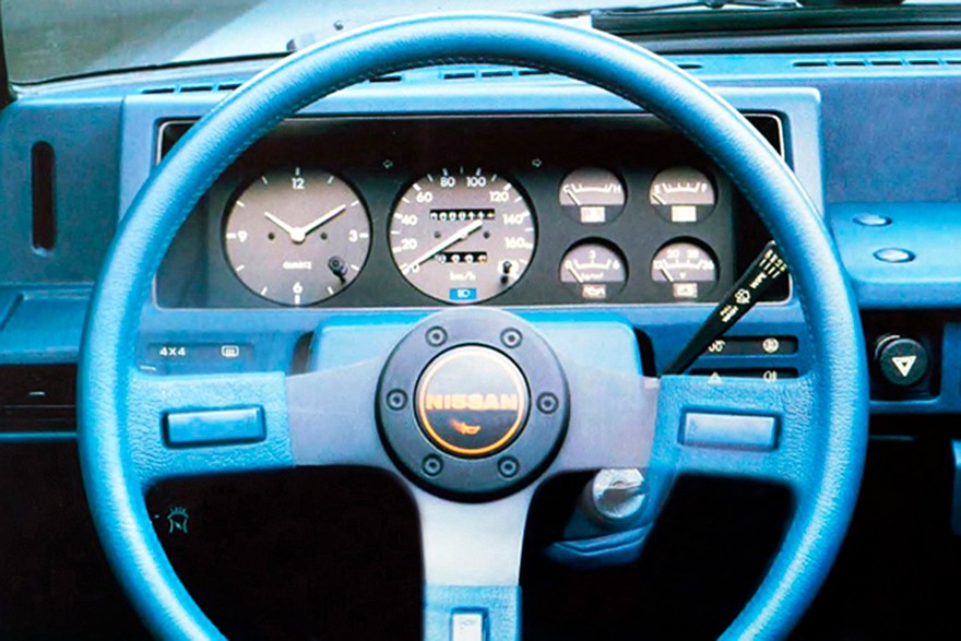 Nissan 160/260 внутри оставался незатейливым