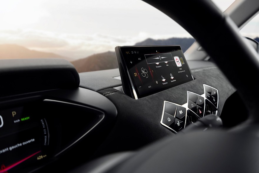 На фото: салон DS 3 Performance Line