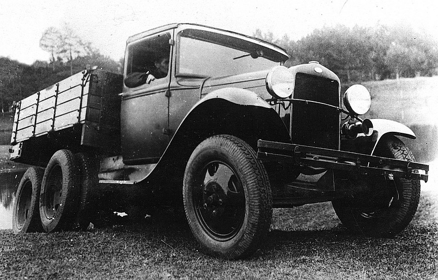 Первый советский серийный трехосный грузовик ГАЗ-ААА раннего выпуска