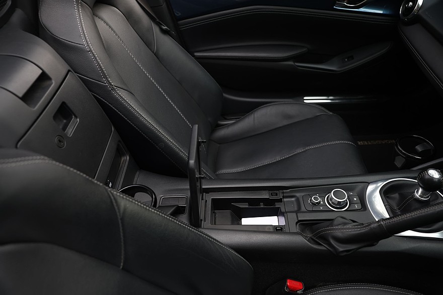 Задний привод, полтора литра и DVD-проигрыватель: опыт владения Mazda Roadster IV (ND)