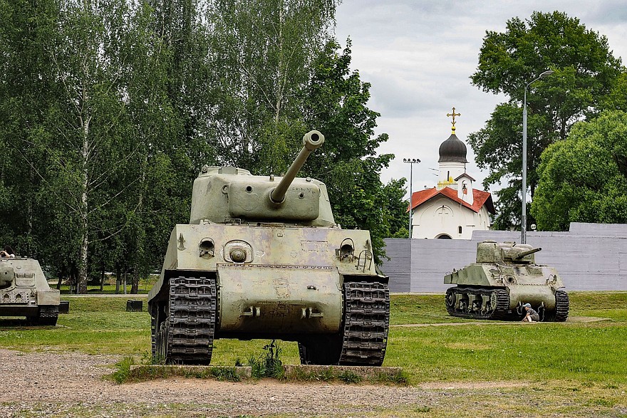 По Волоколамскому шоссе: первая ГЭС, две усадьбы и «штурмгешутц»