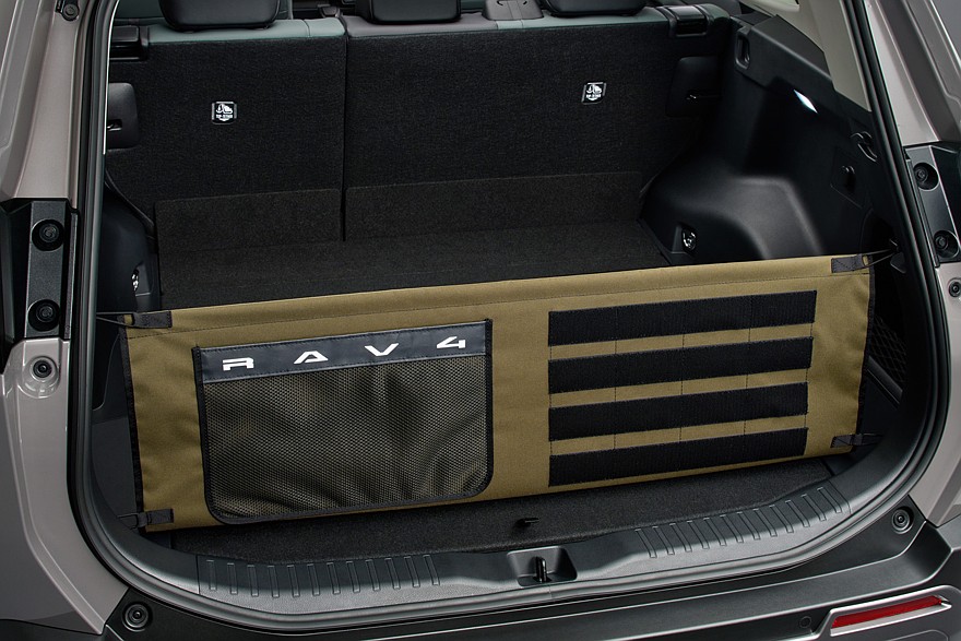 На фото: новый Toyota RAV4 Adventure