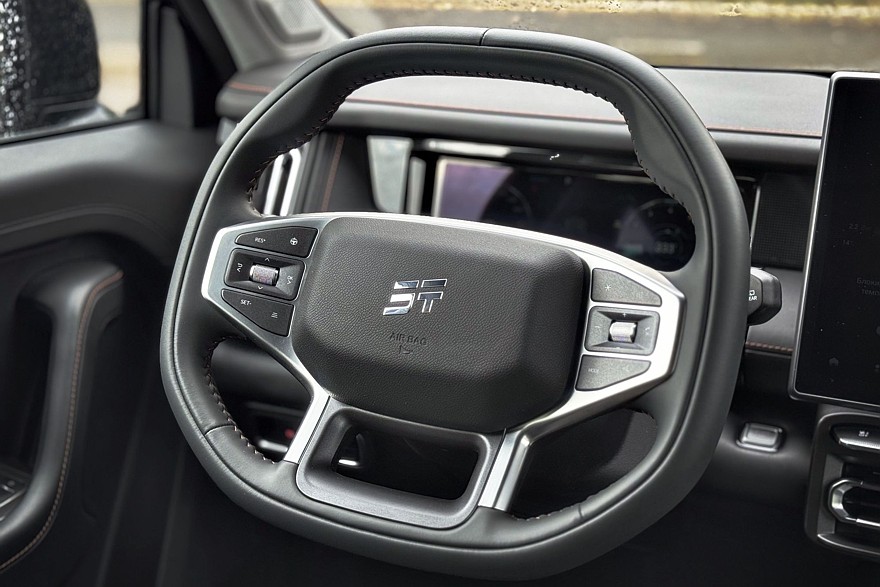 Меньше бутафории, больше смысла: тест-драйв Jetour T1