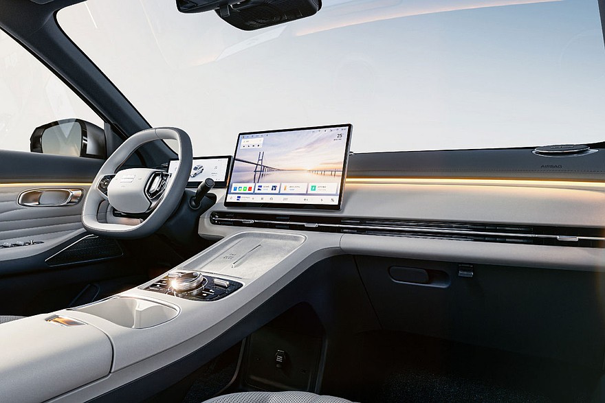Geely Galaxy Starship 7 EV Voyager