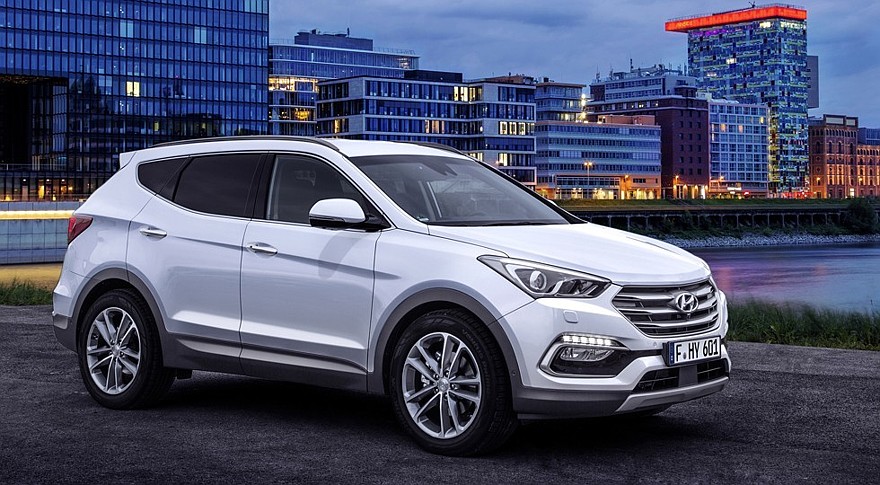 На фото: Hyundai Santa Fe Premium