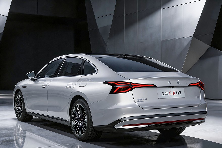 Новый Hongqi H7