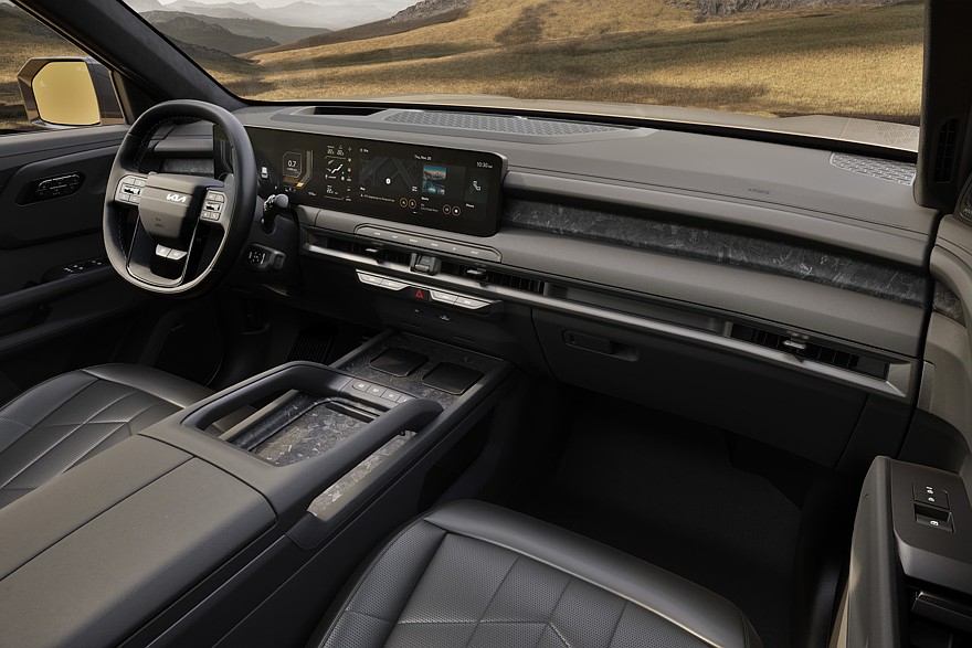 На фото: салон Kia Telluride X-Pro нового поколения