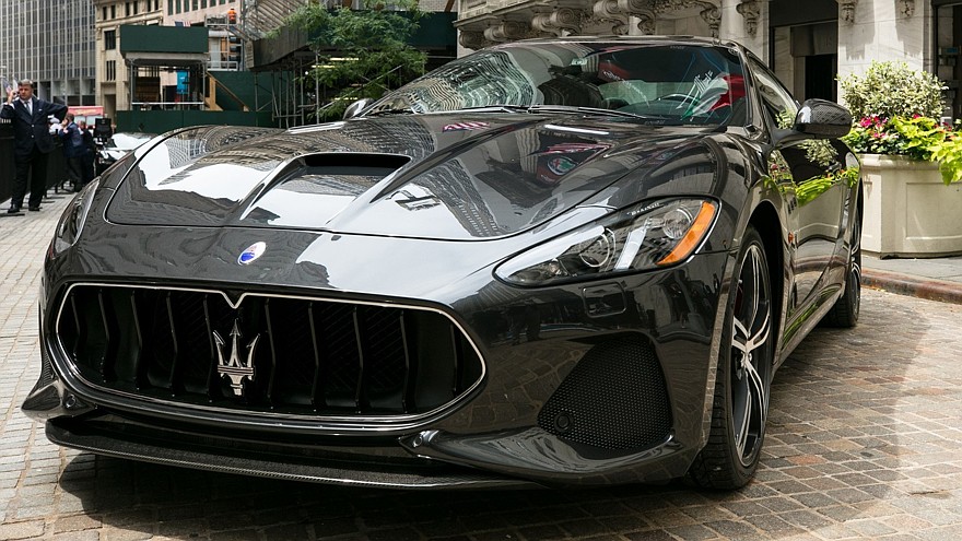 Medium-12743-MaseratiGranTurismoMCMY18atNewYorkStockExchange20171_cr