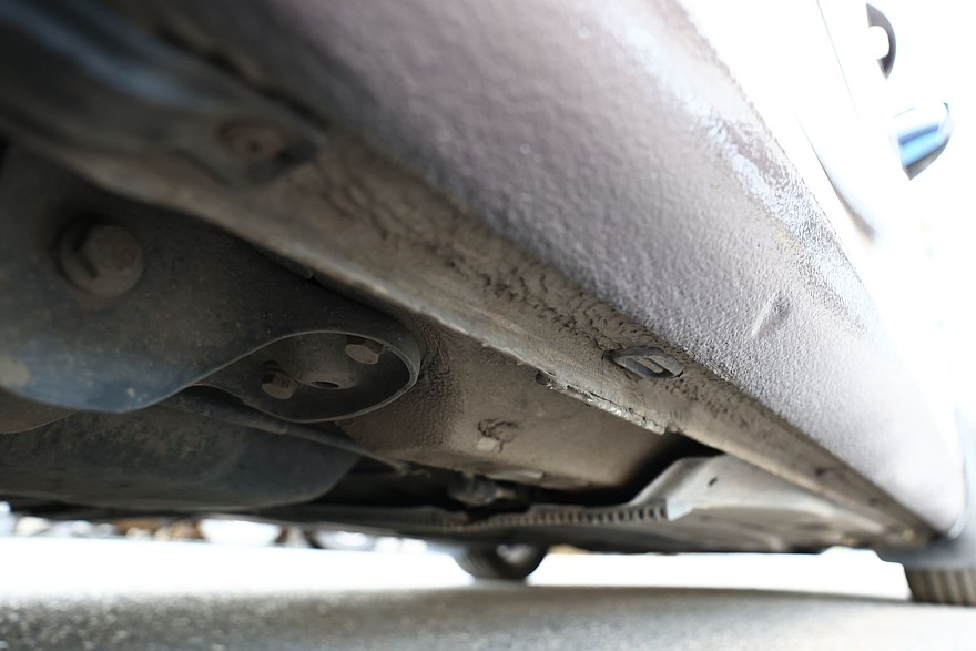 Skoda Octavia A7 с пробегом: ржавые пороги, дыры в дверях и комфортный салон из пластика