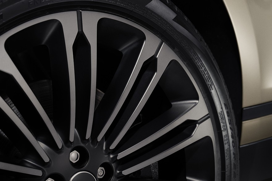 На фото: Range Rover Velar Belgravia Edition