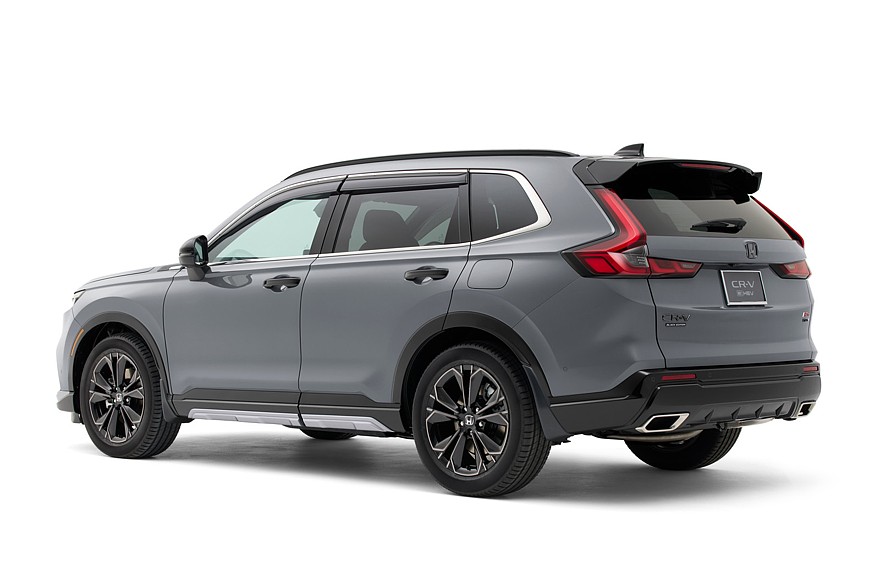 На фото: Honda CR-V e:HEV RS Black Edition с пакетом Tough Premium