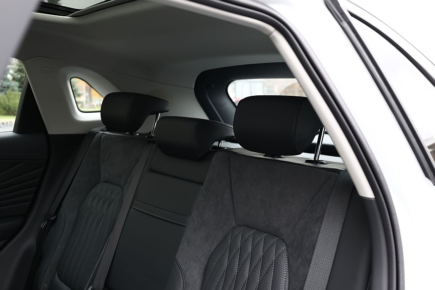 Больше не компромисс: необычный тест-драйв Hongqi HS5