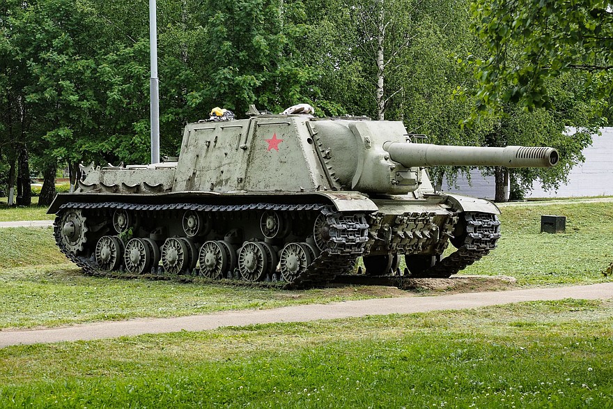 По Волоколамскому шоссе: первая ГЭС, две усадьбы и «штурмгешутц»