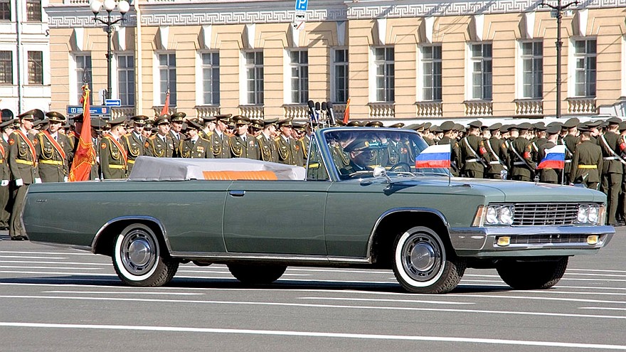 ЗИЛ-117В в боевой готовности к параду на Дворцовой площади Санкт-Петербурга. 2005 год