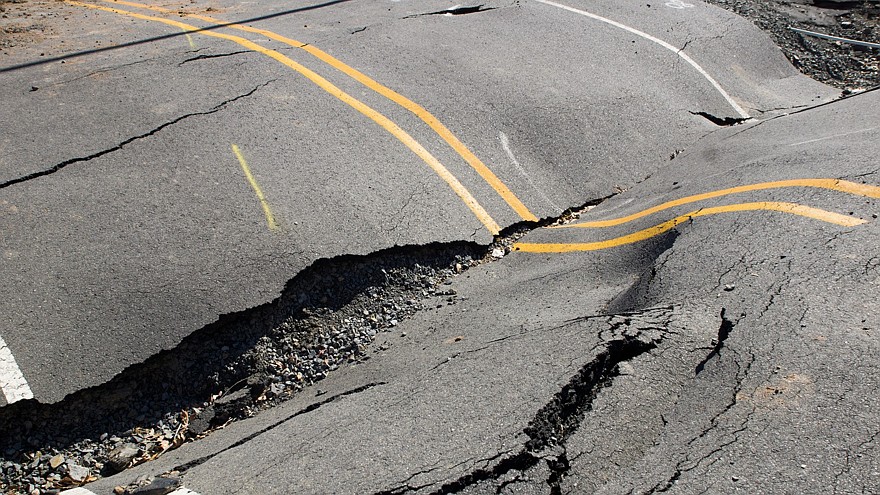Cracks in the road, roadway violation