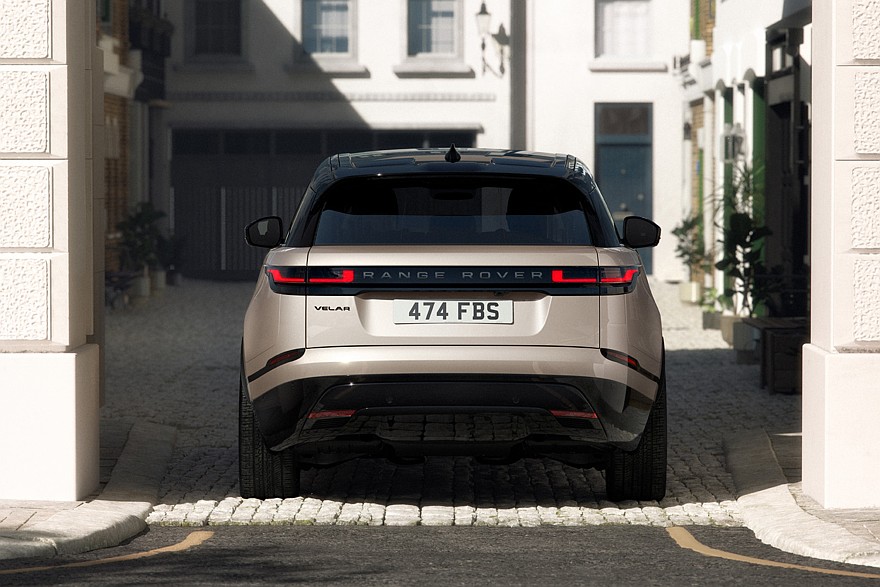 На фото: Range Rover Velar Belgravia Edition