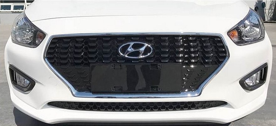 На фото: решетка топовой версии Hyundai Reina