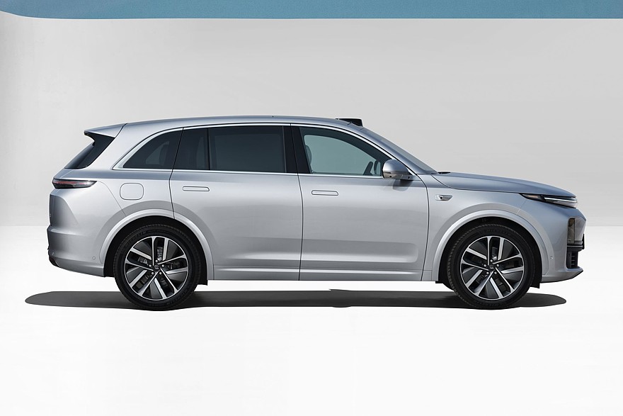 Выбираем кроссовер для дальних поездок: батарея, зарядка и запас хода от 1000 км