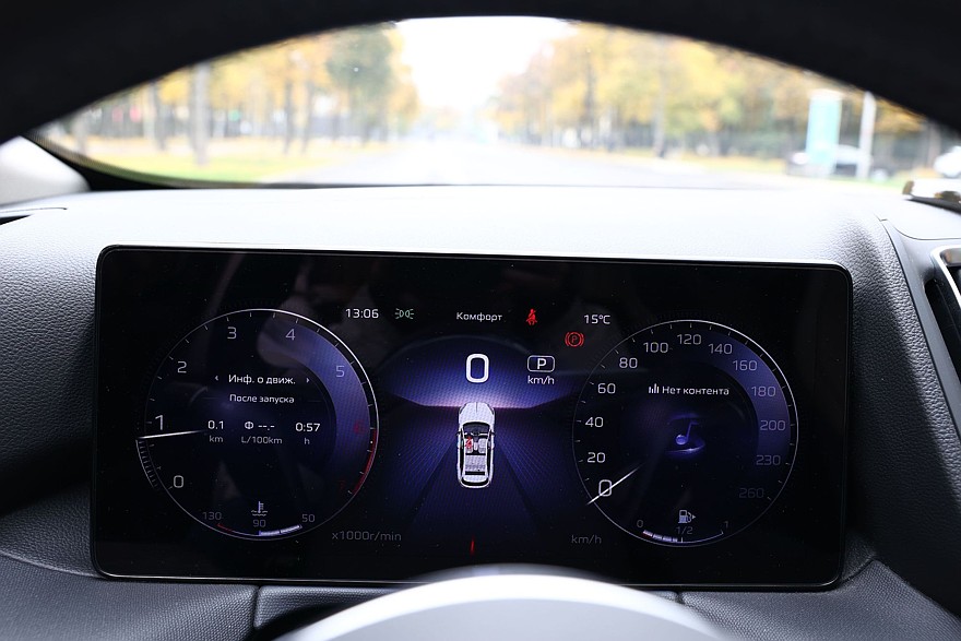 Красное знамя против четырёх колец: сравнительный тест Hongqi HS3 и Audi Q3