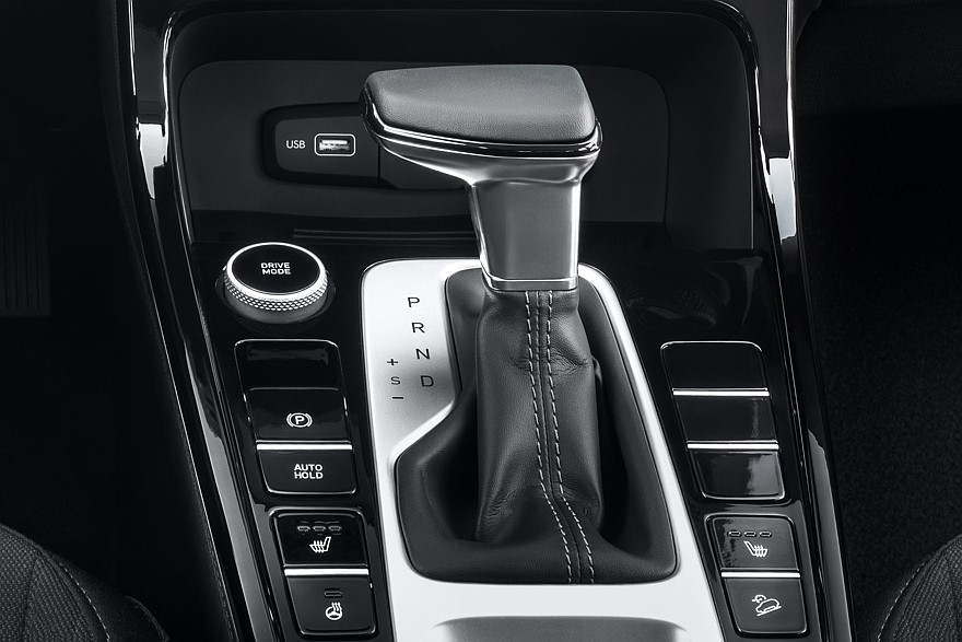 Электронные системы и панорамная крыша: изучаем комплектации Solaris HC