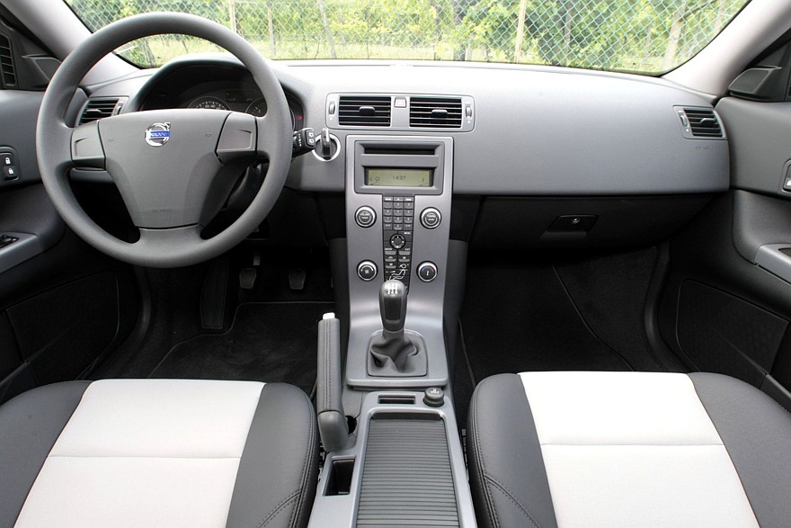 Купе несбывшихся надежд: как появился Volvo C30 и почему он провалился