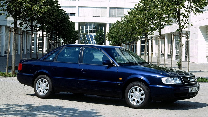 На фото: Audi A6 C4 1994 -1997