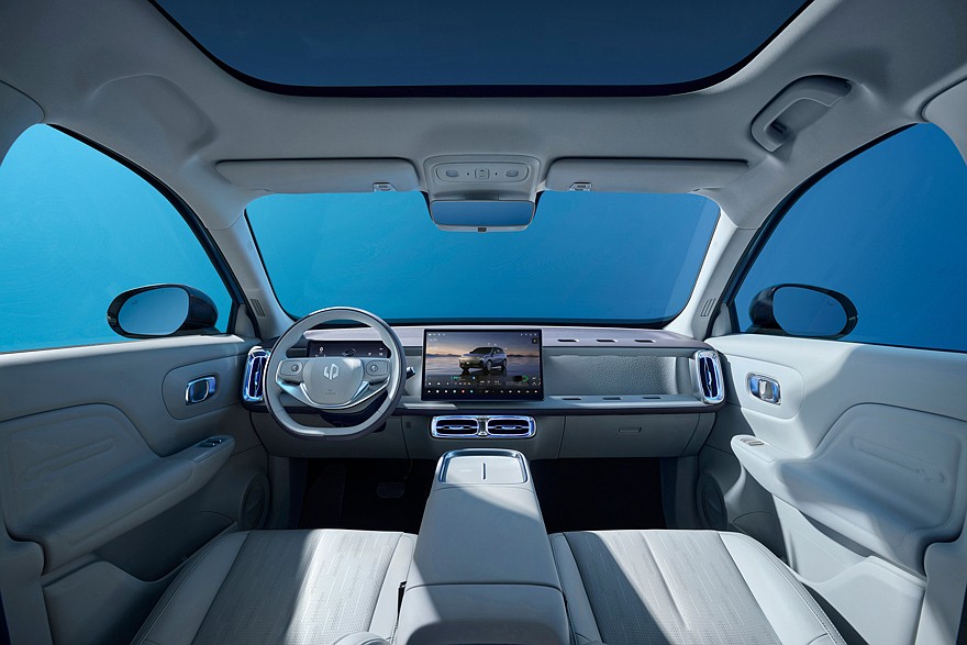 На фото: салон Leapmotor B10