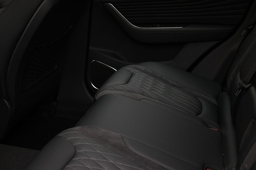 Больше не компромисс: необычный тест-драйв Hongqi HS5